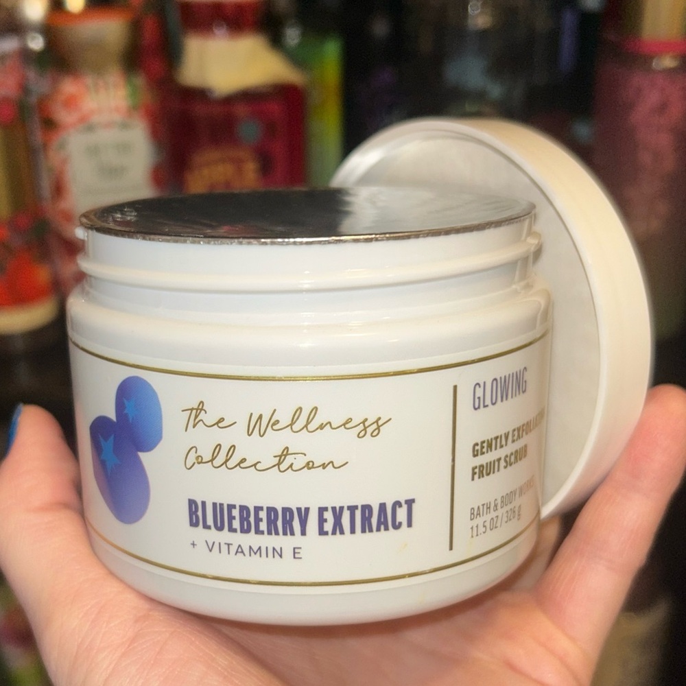 Rare and Hard to find Bath and Body Works Blueberry Fruit Exfoliation Scrub